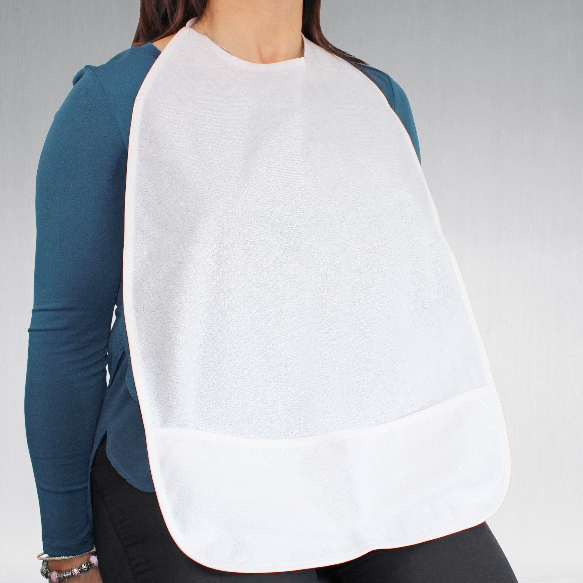 Babete para Adulto Impermeável com Bolsa - 61 x 42 cm Babete para Adulto Impermeável com Bolsa - 61 x 42 cm