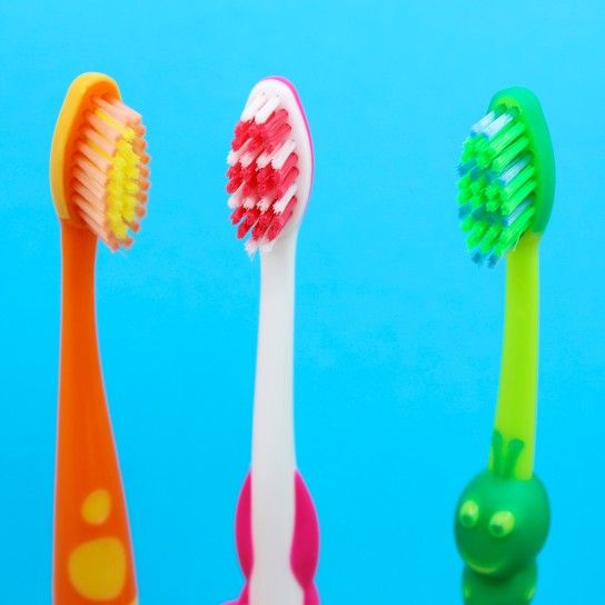 Escova de Dentes Júnior Extra Suave com Ampulheta - Foramen Escova de Dentes Júnior Extra Suave com Ampulheta - Foramen