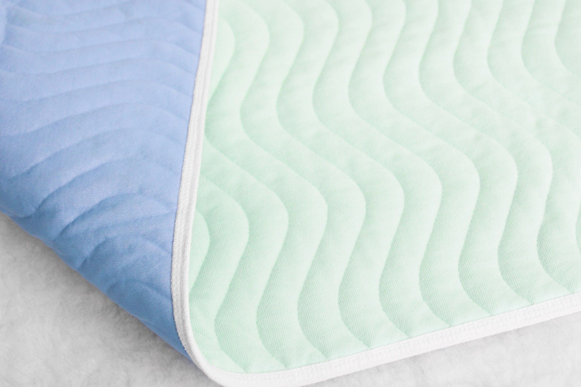 AmberMed Resguardo Absorvente 5 Camadas com Abas - 75 x 90 cm AmberMed Resguardo Absorvente 5 Camadas com Abas - 75 x 90 cm